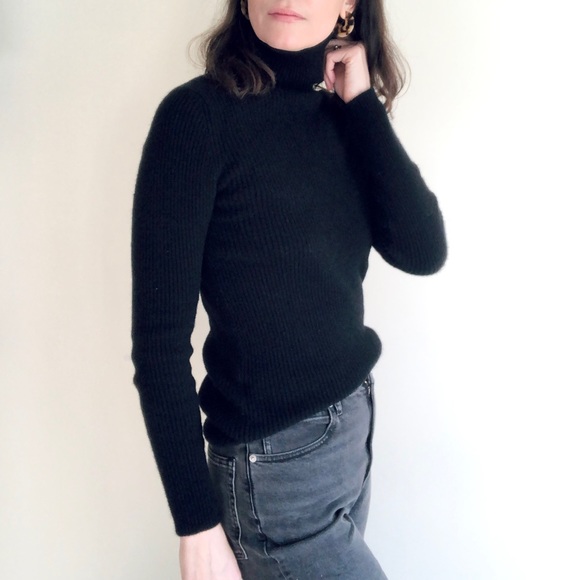 Black ribbed cashmere turtleneck sweater - Picture 4 of 14